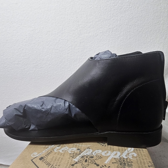 Free People Uma Thong Sandal Black Leather Bootie Style – Size 6.5 - Picture 4 of 7